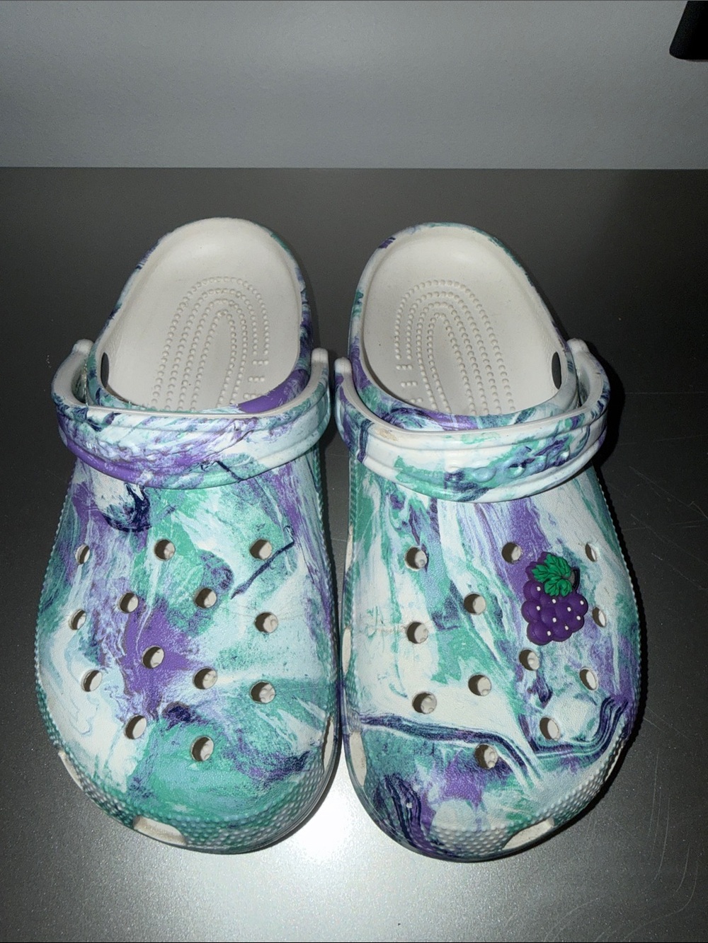Womens 7/mens 9 crocs